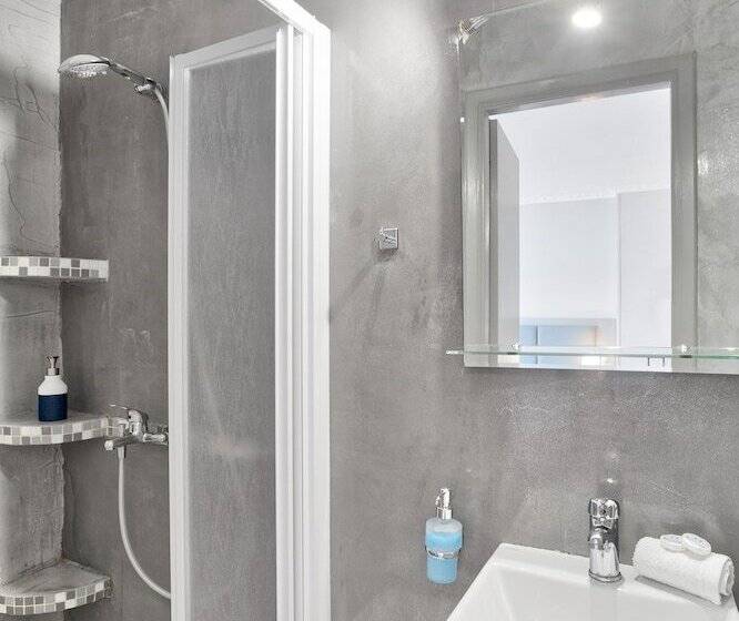 Chic Modern Seaside Oasis  Sunny Piraeus