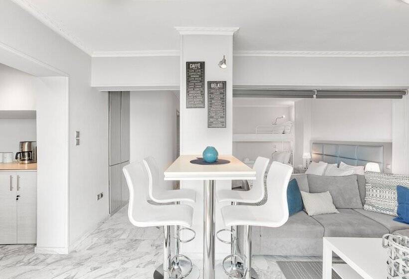 Chic Modern Seaside Oasis  Sunny Piraeus