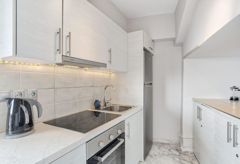 Chic Modern Seaside Oasis  Sunny Piraeus