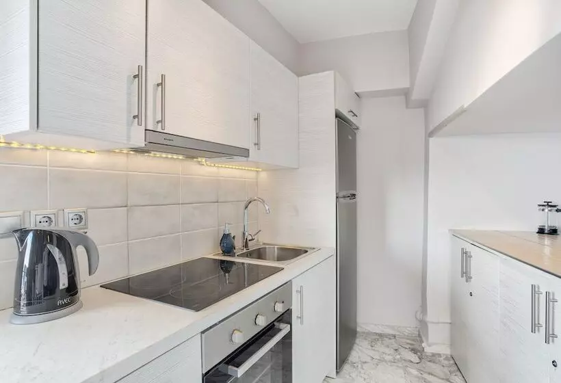 Chic Modern Seaside Oasis  Sunny Piraeus