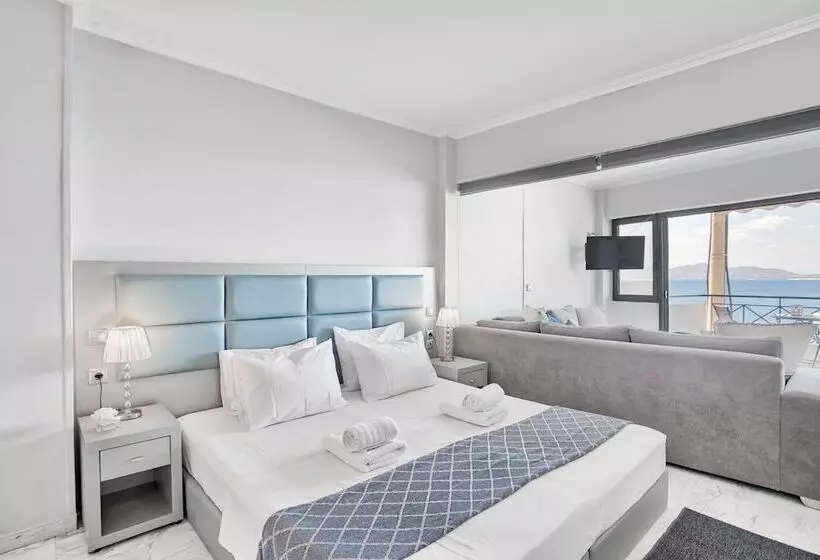 Chic Modern Seaside Oasis  Sunny Piraeus