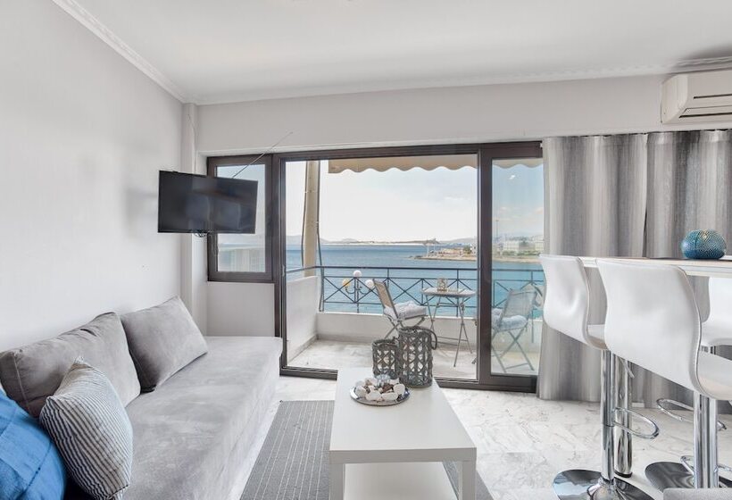 Chic Modern Seaside Oasis  Sunny Piraeus