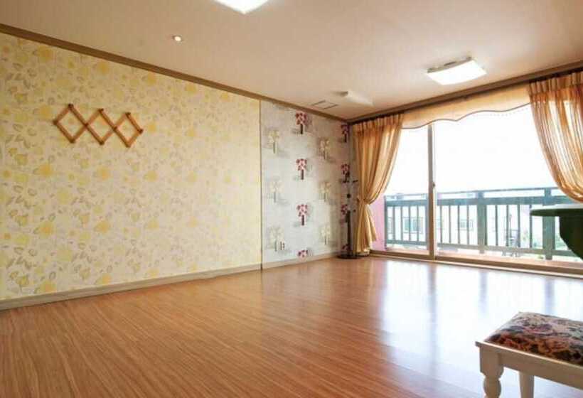 Gyeongju Stella Pension