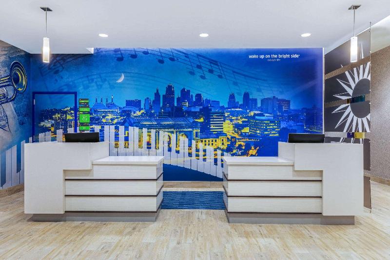 בית מלון כפרי La Quinta Inn & Suites By Wyndham Kansas City Beacon Hill