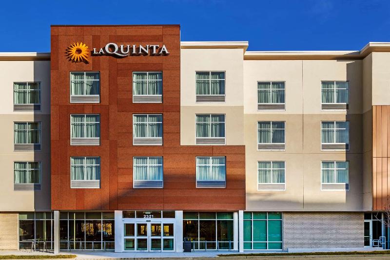 בית מלון כפרי La Quinta Inn & Suites By Wyndham Kansas City Beacon Hill