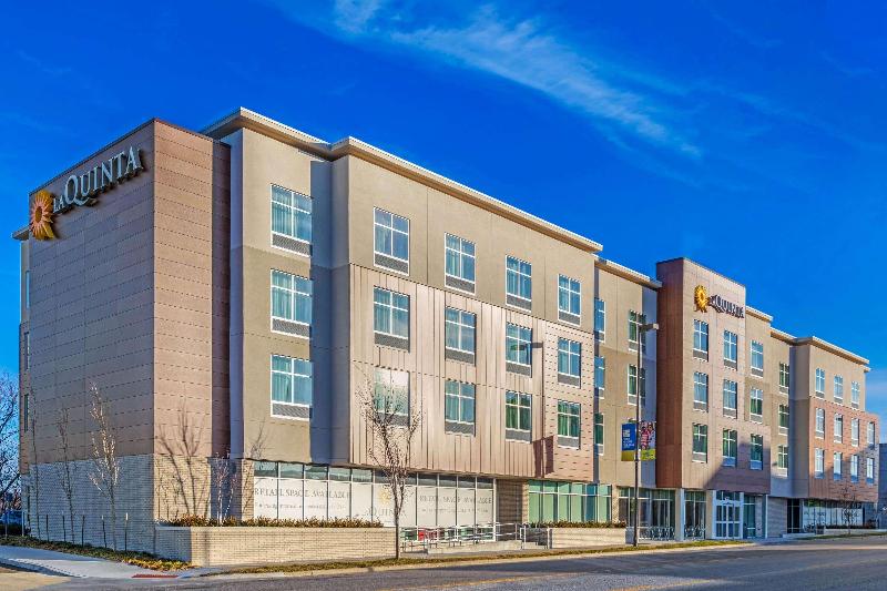 בית מלון כפרי La Quinta Inn & Suites By Wyndham Kansas City Beacon Hill