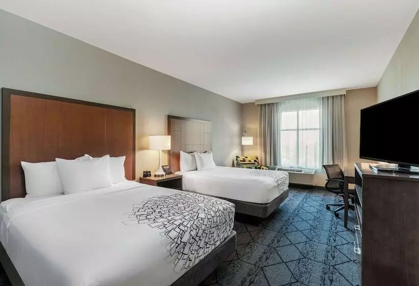 هتل La Quinta Inn & Suites By Wyndham Kansas City Beacon Hill