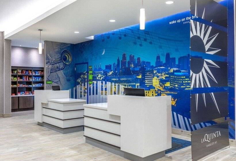 בית מלון כפרי La Quinta Inn & Suites By Wyndham Kansas City Beacon Hill