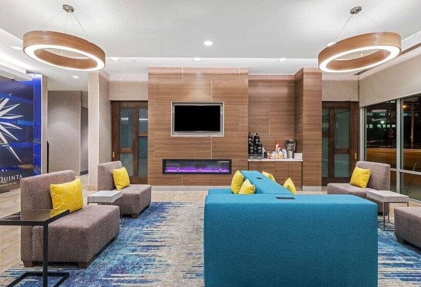 בית מלון כפרי La Quinta Inn & Suites By Wyndham Kansas City Beacon Hill