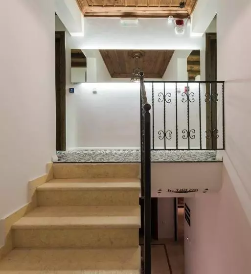 Hotelli Olganos Vl Luxury Rooms & Suites