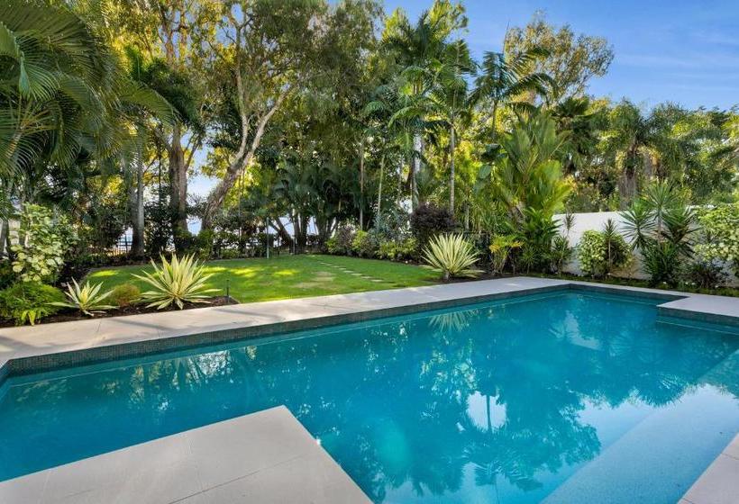 Belle Escapes Absolute Beachfront Luxury Home Kewarra Beach