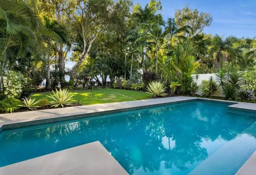 Belle Escapes Absolute Beachfront Luxury Home Kewarra Beach
