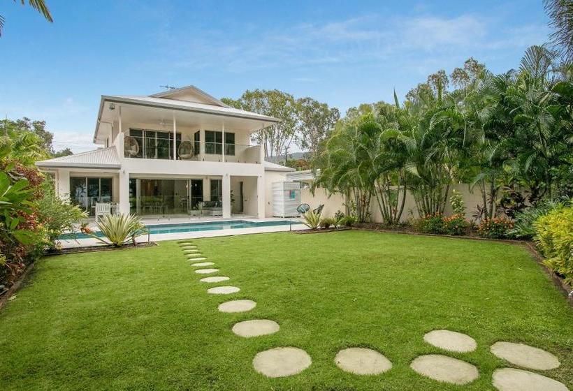 Belle Escapes Absolute Beachfront Luxury Home Kewarra Beach