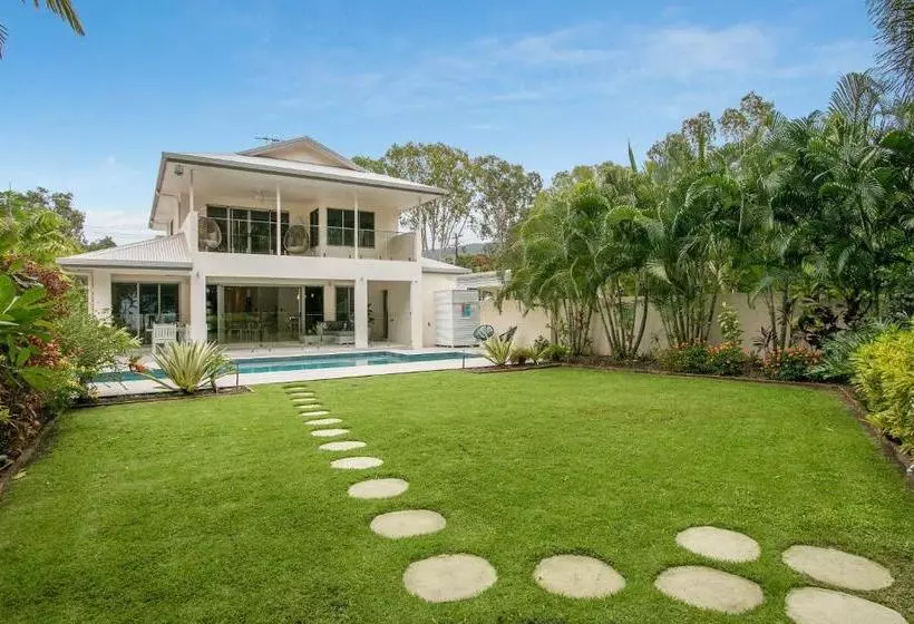 Belle Escapes Absolute Beachfront Luxury Home Kewarra Beach