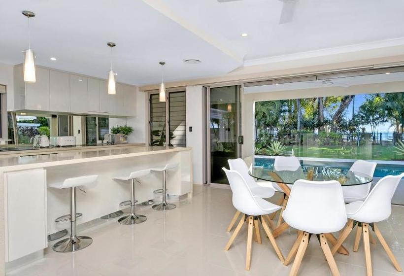 Belle Escapes Absolute Beachfront Luxury Home Kewarra Beach