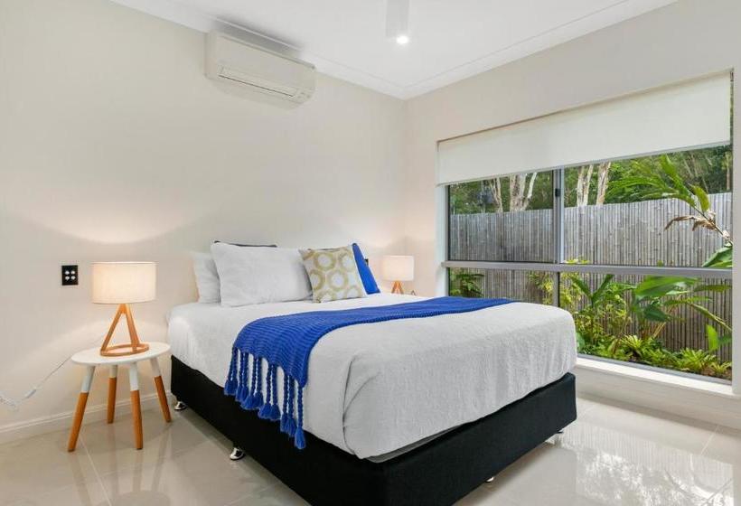 Belle Escapes Absolute Beachfront Luxury Home Kewarra Beach