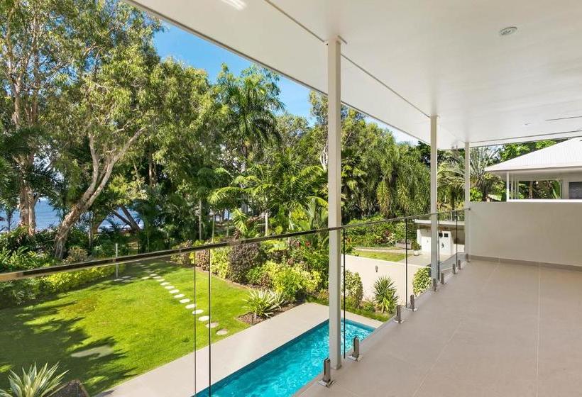 Belle Escapes Absolute Beachfront Luxury Home Kewarra Beach