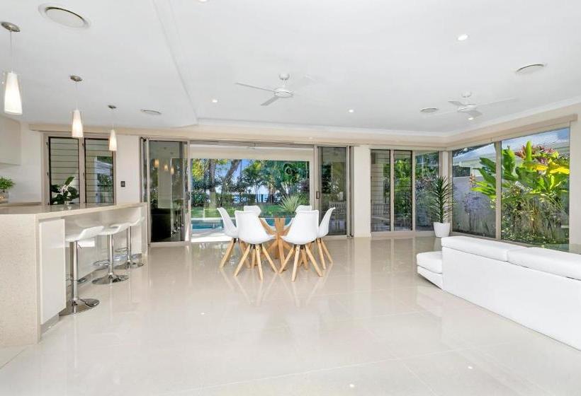 Belle Escapes Absolute Beachfront Luxury Home Kewarra Beach