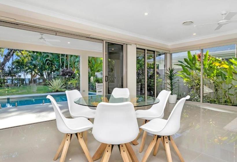 Belle Escapes Absolute Beachfront Luxury Home Kewarra Beach