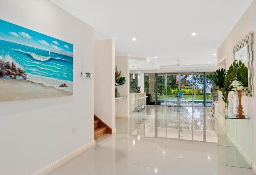 Belle Escapes Absolute Beachfront Luxury Home Kewarra Beach
