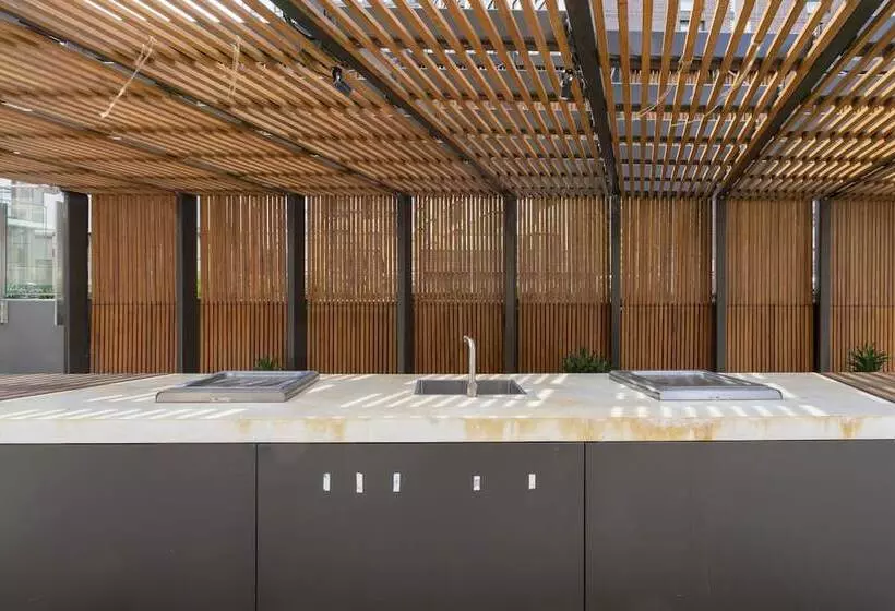 Modern Apartment In Darling Harbour