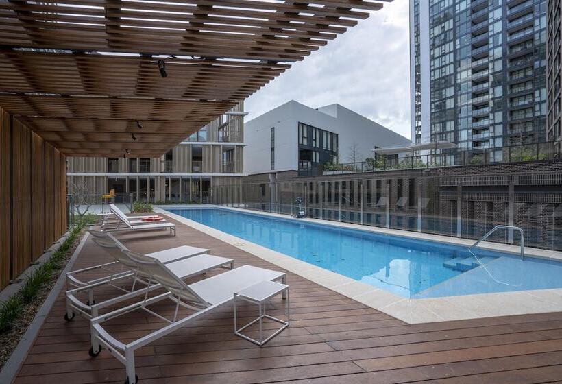 Modern Apartment In Darling Harbour
