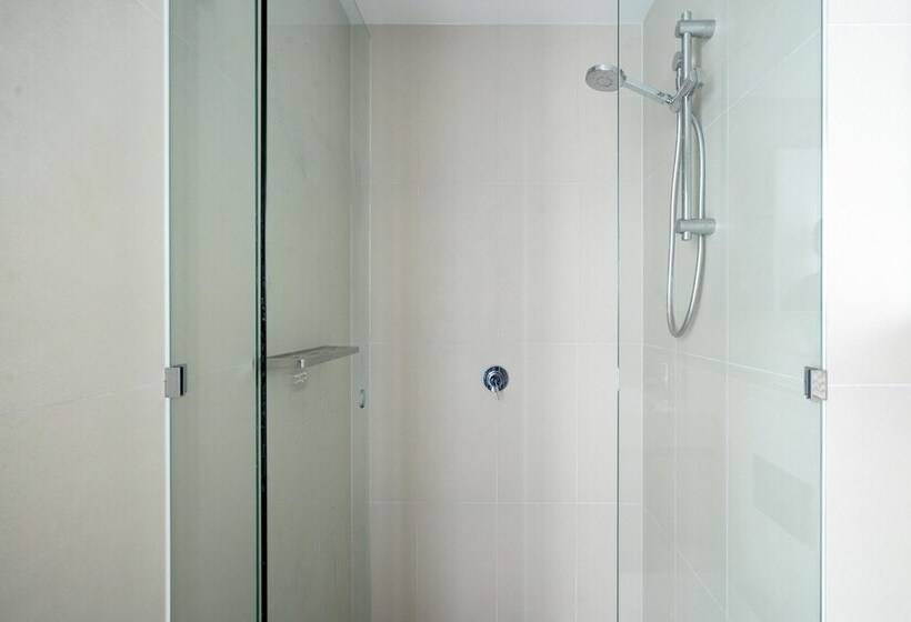 Modern Apartment In Darling Harbour