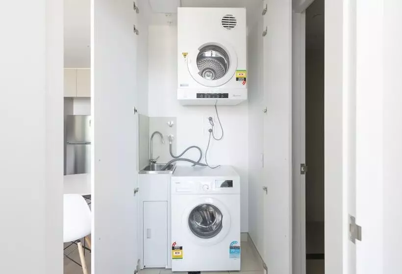 Modern Apartment In Darling Harbour