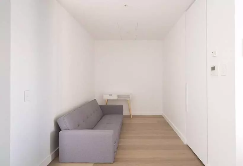 Modern Apartment In Darling Harbour