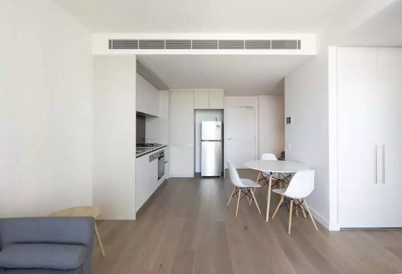 Modern Apartment In Darling Harbour