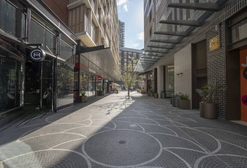 Modern Apartment In Darling Harbour