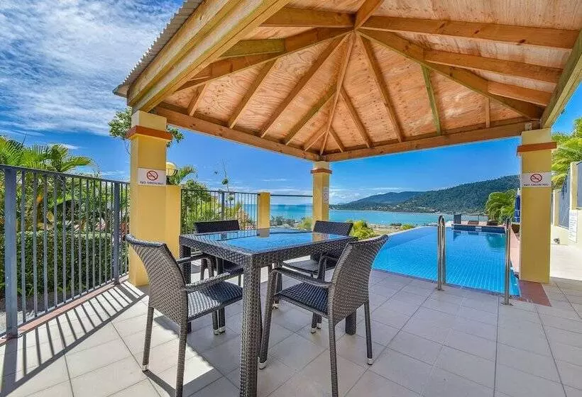 Ocean Views Galore   Airlie Beach