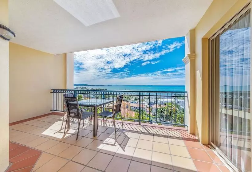 Ocean Views Galore   Airlie Beach