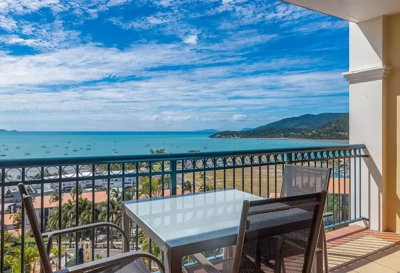 Ocean Views Galore   Airlie Beach