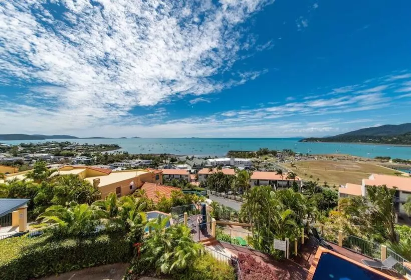 Ocean Views Galore   Airlie Beach
