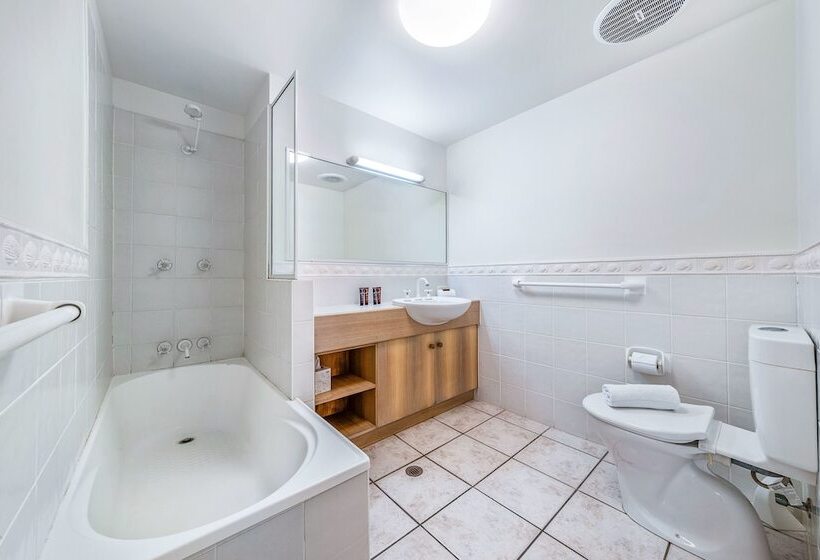 Ocean Views Galore Airlie Beach