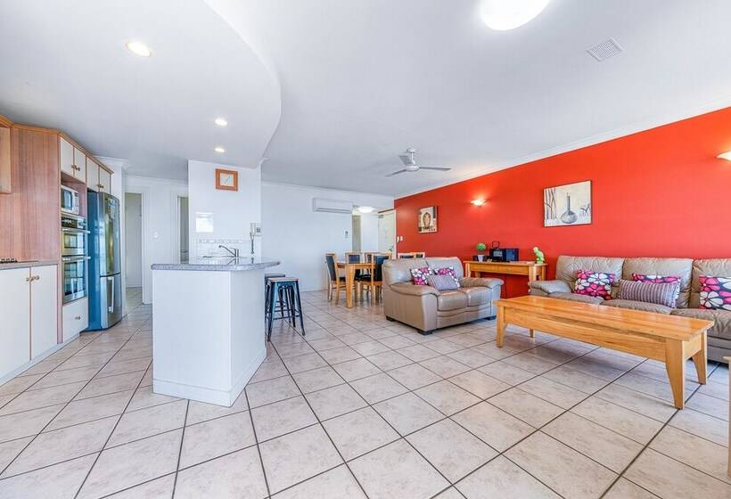 Ocean Views Galore Airlie Beach