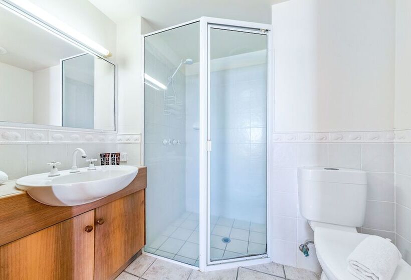 Ocean Views Galore Airlie Beach