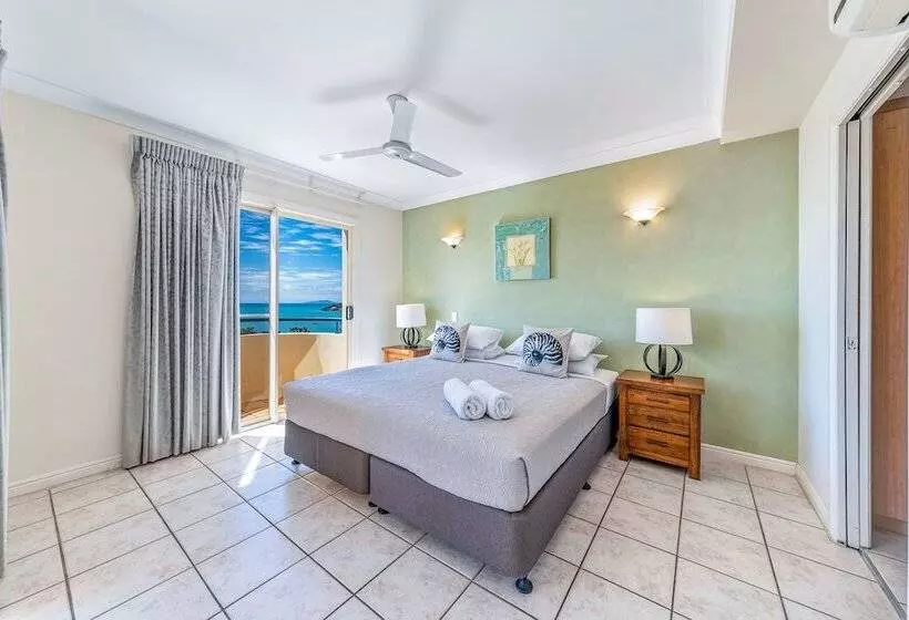 Ocean Views Galore   Airlie Beach