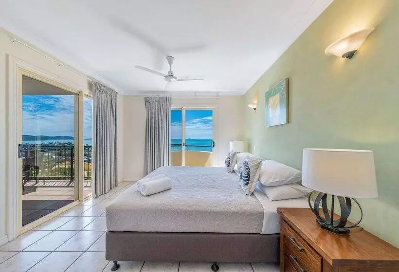 Ocean Views Galore   Airlie Beach