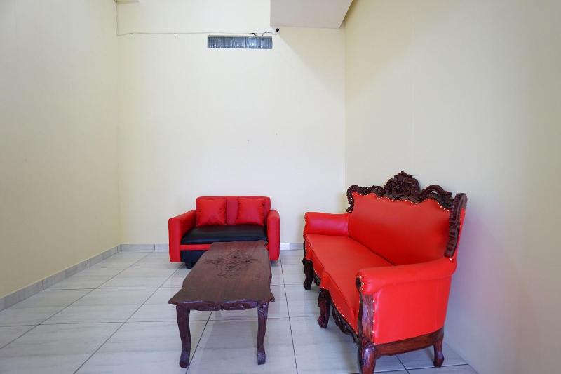 هتل Oyo 1914 Wisma Waraney