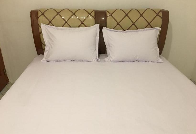 Hotel Oyo 1995 Dream