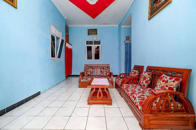ホテル Spot On 2106 Homestay Flamboyan
