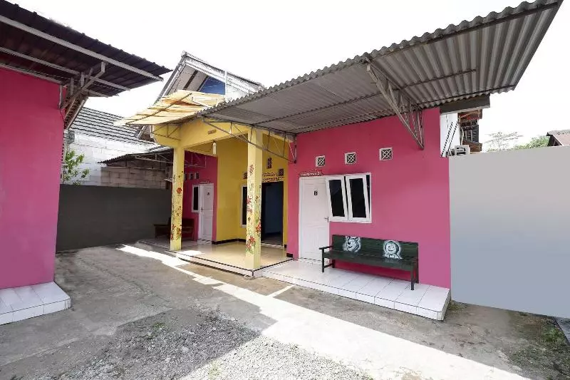 ホテル Spot On 2106 Homestay Flamboyan