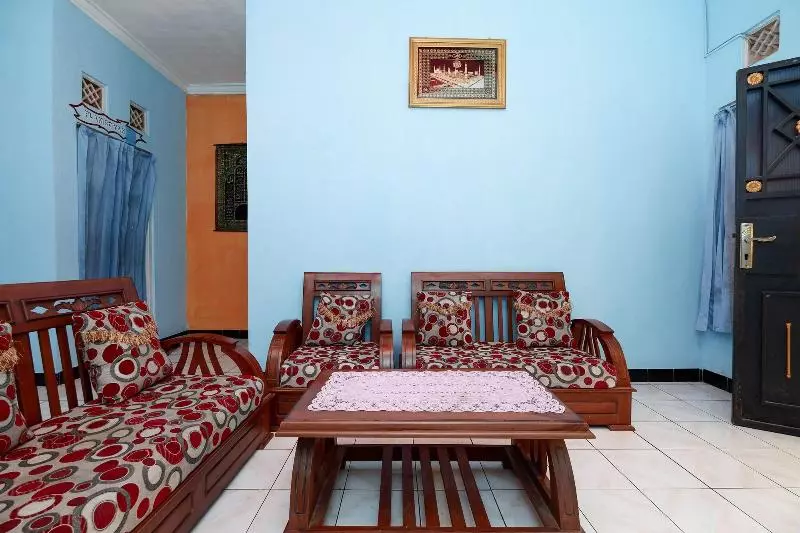 ホテル Spot On 2106 Homestay Flamboyan