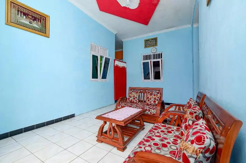 ホテル Spot On 2106 Homestay Flamboyan