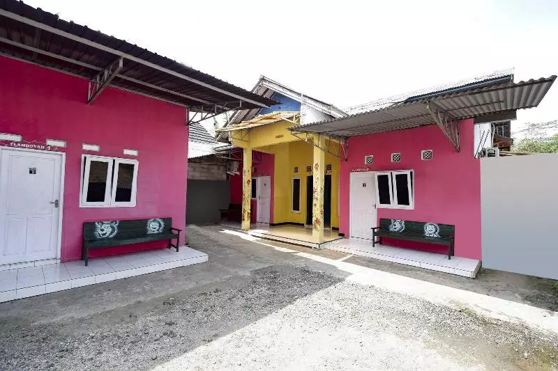 ホテル Spot On 2106 Homestay Flamboyan