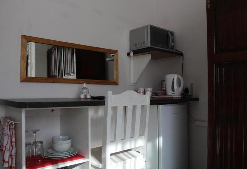 פנסיון Cherry Lane Guest House