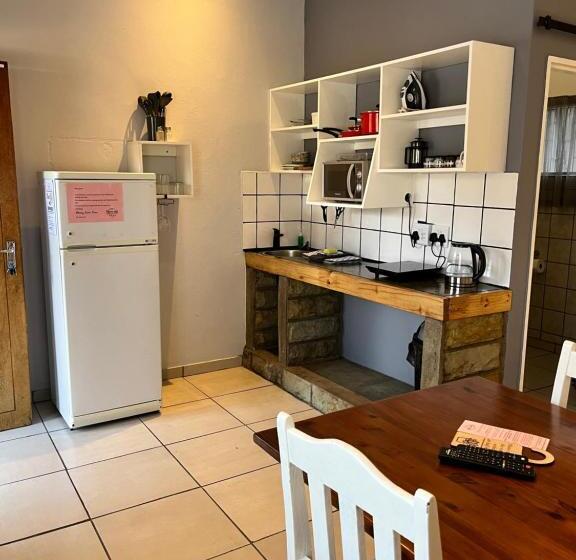 פנסיון Cherry Lane Guest House