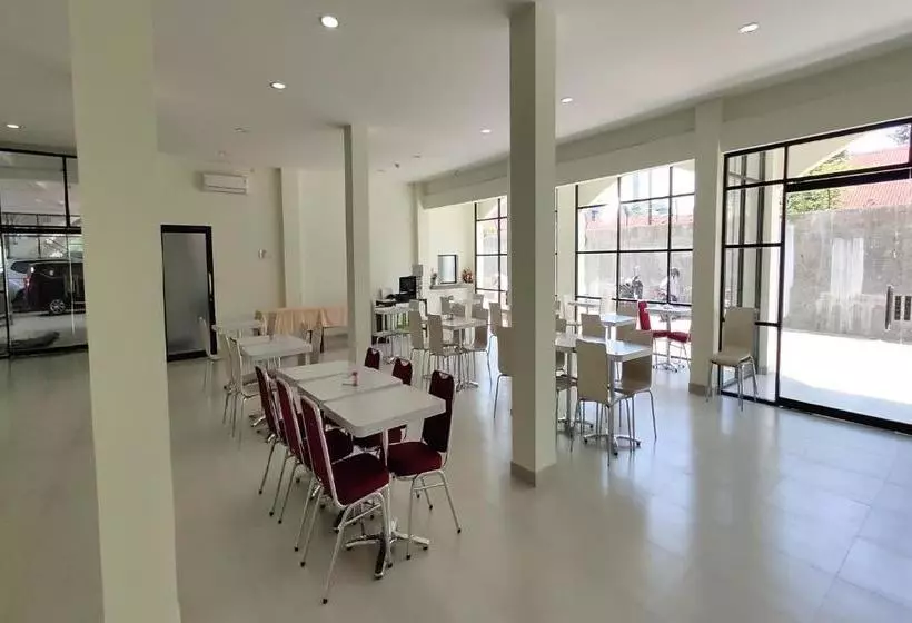 ホテル Oyo 1940 Cendana Residence Syariah